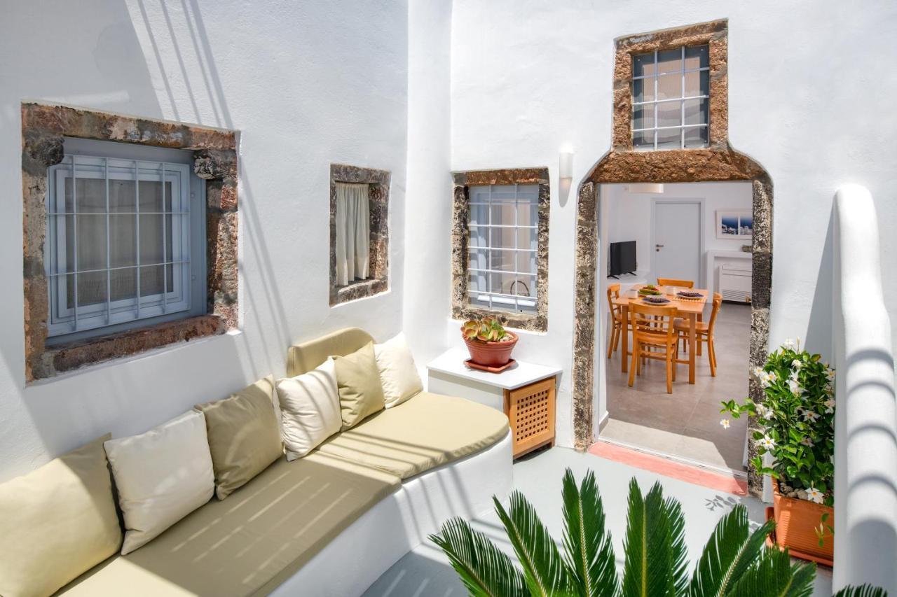 Petit Village Fira  Exterior photo